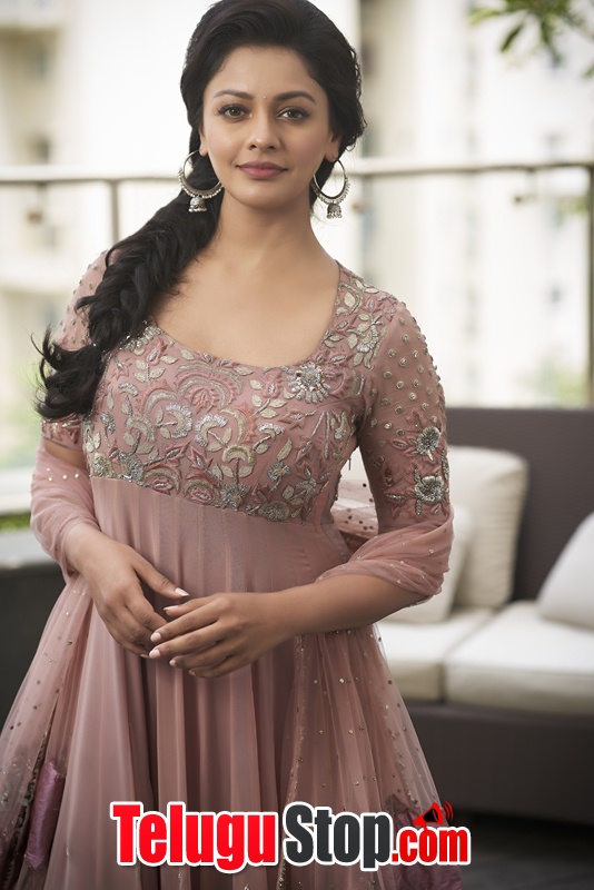 Pooja kumar new photo stills- Photos,Spicy Hot Pics,Images,High Resolution WallPapers Download