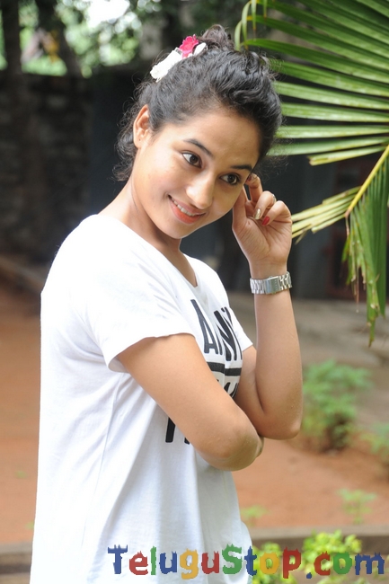 Pooja ramachandran stills- Photos,Spicy Hot Pics,Images,High Resolution WallPapers Download
