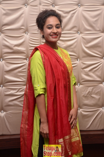 Pooja ramachandran stills 2- Photos,Spicy Hot Pics,Images,High Resolution WallPapers Download