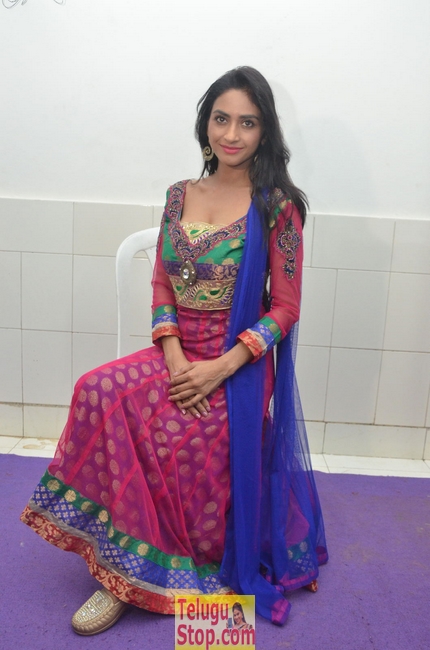 Pooja sri new stills- Photos,Spicy Hot Pics,Images,High Resolution WallPapers Download