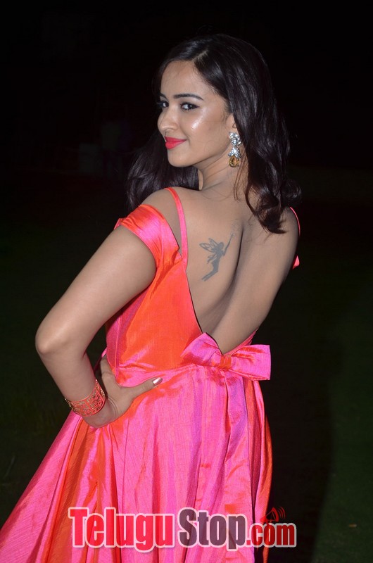 Poojitha latest stills 2- Photos,Spicy Hot Pics,Images,High Resolution WallPapers Download