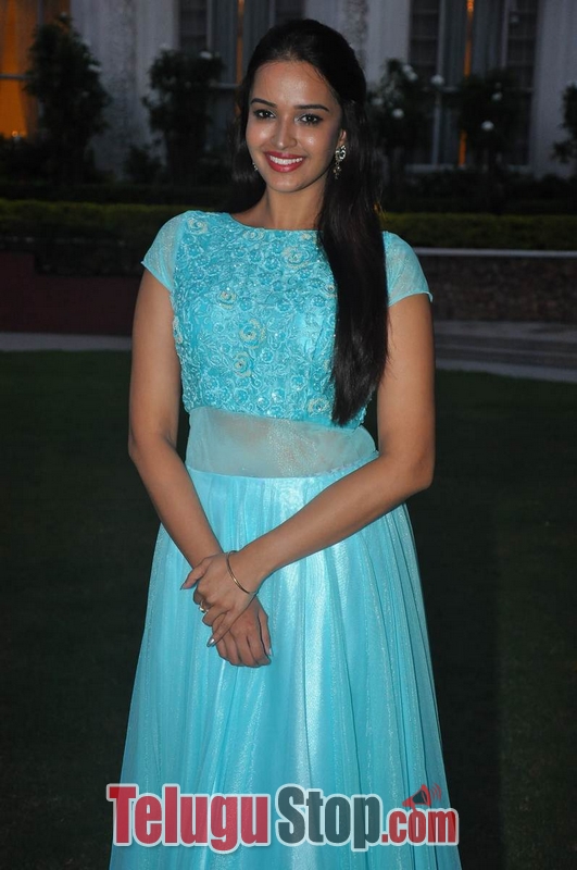 Poojitha new stills- Photos,Spicy Hot Pics,Images,High Resolution WallPapers Download