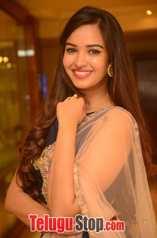 Poojitha ponnada new photos- Photos,Spicy Hot Pics,Images,High Resolution WallPapers Download