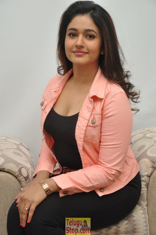 Poonam bajwa new stiils- Photos,Spicy Hot Pics,Images,High Resolution WallPapers Download