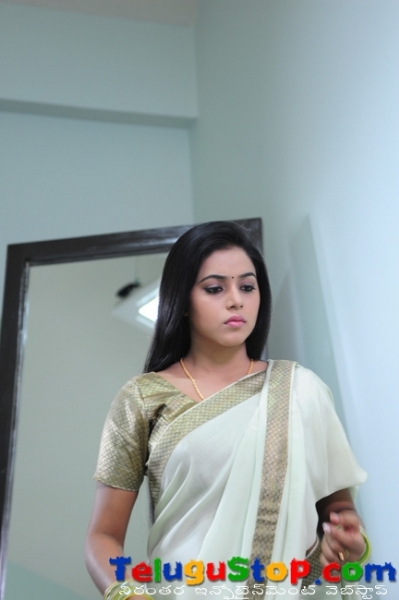 Poorna new gallery- Photos,Spicy Hot Pics,Images,High Resolution WallPapers Download