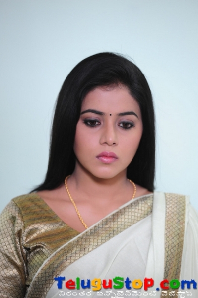 Poorna new gallery- Photos,Spicy Hot Pics,Images,High Resolution WallPapers Download