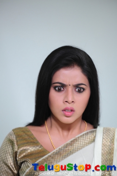 Poorna new gallery- Photos,Spicy Hot Pics,Images,High Resolution WallPapers Download