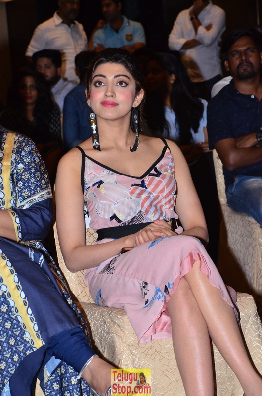 Pranitha new stills 2- Photos,Spicy Hot Pics,Images,High Resolution WallPapers Download