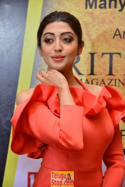 Pranitha subhash latest stills- Photos,Spicy Hot Pics,Images,High Resolution WallPapers Download