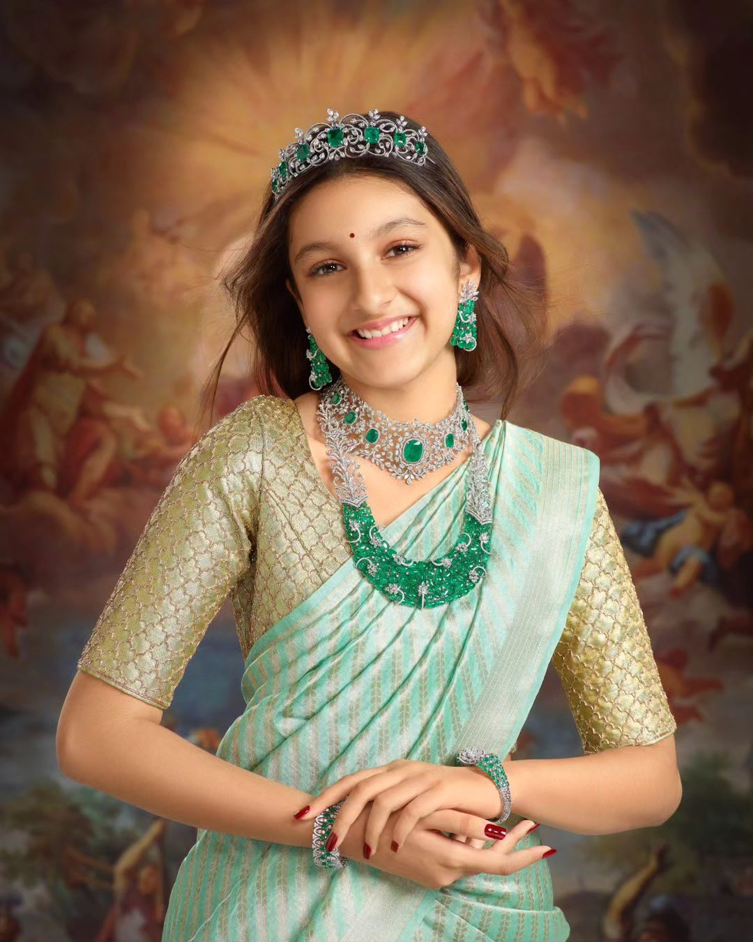 Princess sitara ghattamaneni looks pretty and classy in this clicks-Mahesh Babu, Maheshbabu Photos,Spicy Hot Pics,Images,High Resolution WallPapers Download