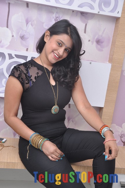 Priya new pics- Photos,Spicy Hot Pics,Images,High Resolution WallPapers Download