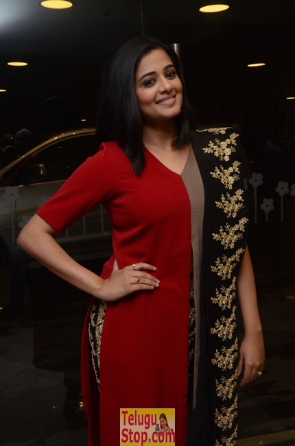 Priyamani new stills 3- Photos,Spicy Hot Pics,Images,High Resolution WallPapers Download