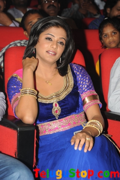 Priyamani stills- Photos,Spicy Hot Pics,Images,High Resolution WallPapers Download