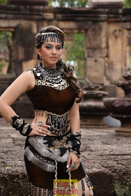 Puli movie new stills- Photos,Spicy Hot Pics,Images,High Resolution WallPapers Download