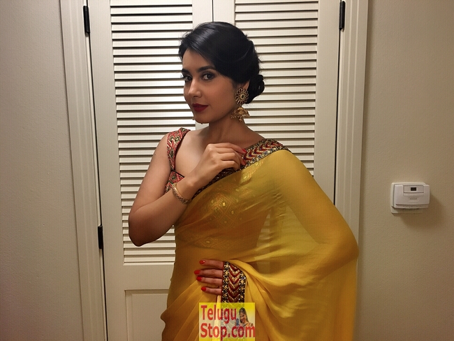 Raashi khanna new gallery 2- Photos,Spicy Hot Pics,Images,High Resolution WallPapers Download