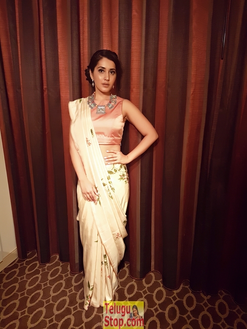 Raashi khanna new stills 3- Photos,Spicy Hot Pics,Images,High Resolution WallPapers Download