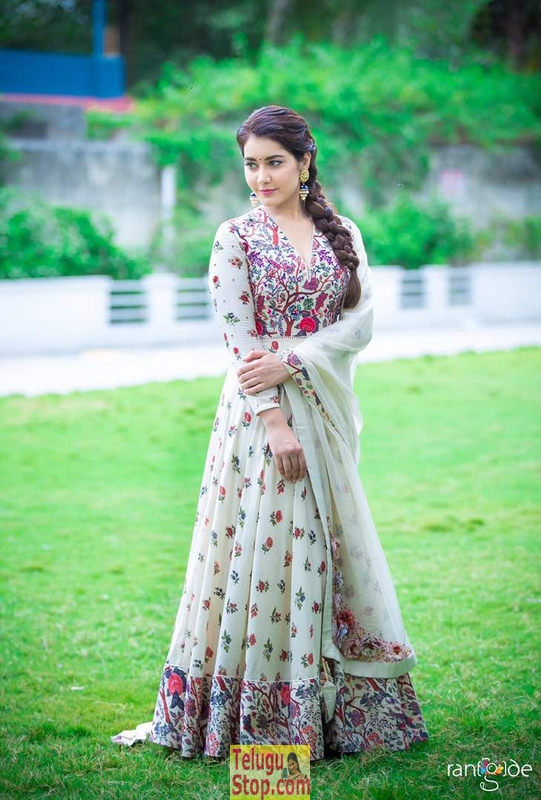 Raashi khanna new stills 8- Photos,Spicy Hot Pics,Images,High Resolution WallPapers Download