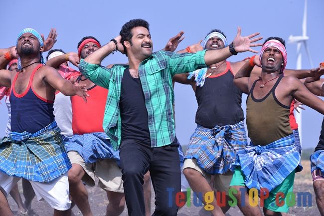 Rabhasa movie latest stills- Photos,Spicy Hot Pics,Images,High Resolution WallPapers Download