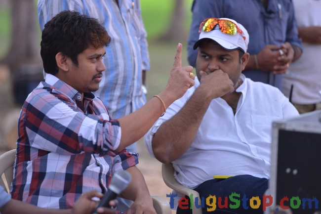 Rabhasa movie onlocation stills- Photos,Spicy Hot Pics,Images,High Resolution WallPapers Download