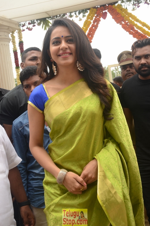 Rakul preet singh latest pics 6- Photos,Spicy Hot Pics,Images,High Resolution WallPapers Download