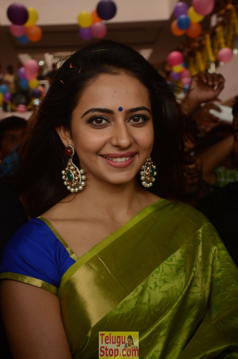 Rakul preet singh latest pics 6- Photos,Spicy Hot Pics,Images,High Resolution WallPapers Download