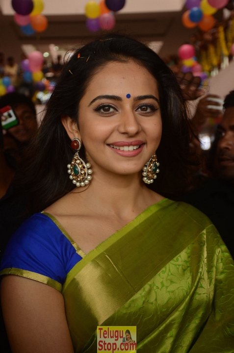 Rakul preet singh latest pics 6- Photos,Spicy Hot Pics,Images,High Resolution WallPapers Download