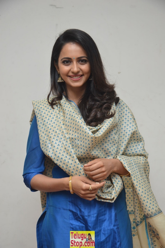 Rakul preet singh latest pics 7- Photos,Spicy Hot Pics,Images,High Resolution WallPapers Download