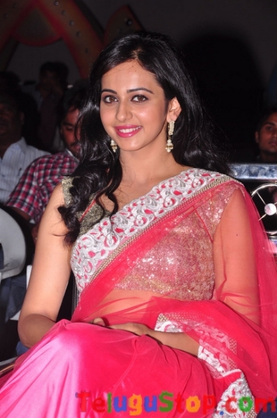 Rakul preet singh latest stills 2- Photos,Spicy Hot Pics,Images,High Resolution WallPapers Download