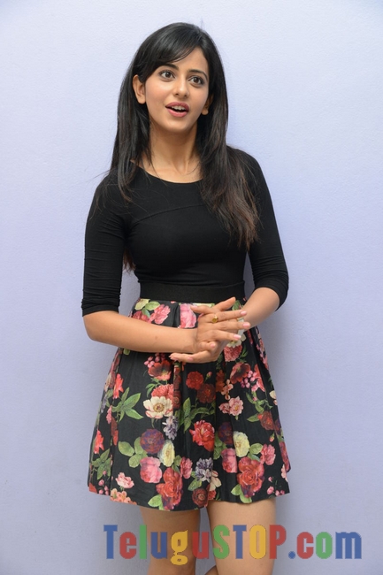 Rakul preeth singh new stills- Photos,Spicy Hot Pics,Images,High Resolution WallPapers Download