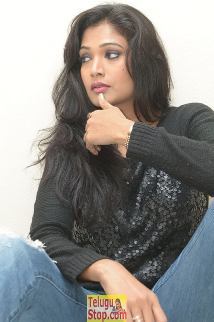 Ramya new stills- Photos,Spicy Hot Pics,Images,High Resolution WallPapers Download