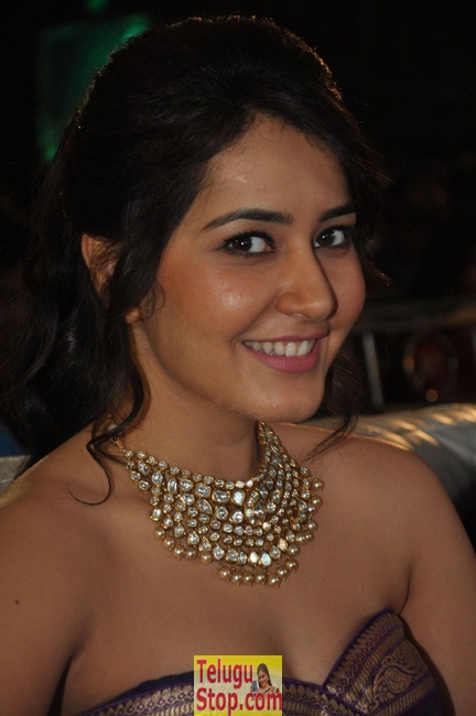 Rashi khanna latest stills 3- Photos,Spicy Hot Pics,Images,High Resolution WallPapers Download
