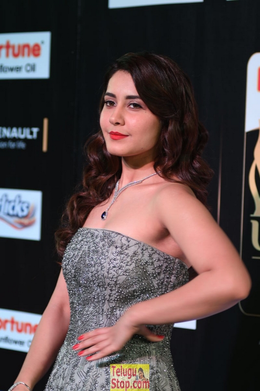 Rashi khanna latest stills 5- Photos,Spicy Hot Pics,Images,High Resolution WallPapers Download