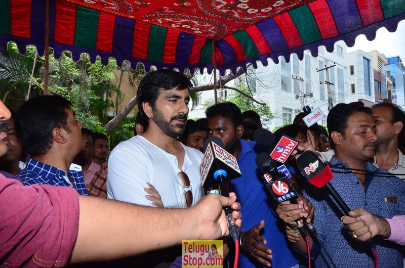 Raviteja at his brother bharath 11th day ceremony- Photos,Spicy Hot Pics,Images,High Resolution WallPapers Download