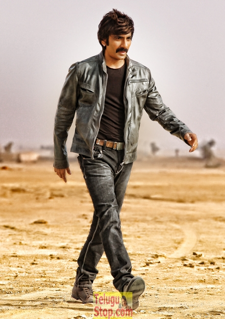 Raviteja stills in kick 2- Photos,Spicy Hot Pics,Images,High Resolution WallPapers Download