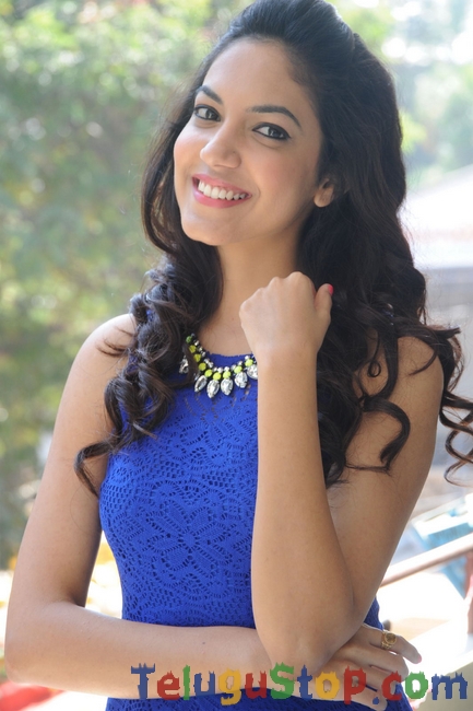 Reetu varma new stills- Photos,Spicy Hot Pics,Images,High Resolution WallPapers Download