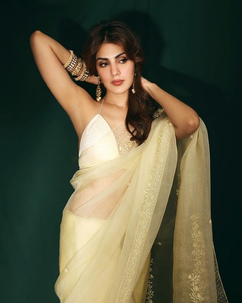 Rhea chakraborty is mind blowing in a knife like look-Indianactress, Rheachakraborty, Telguactress Photos,Spicy Hot Pics,Images,High Resolution WallPapers Download