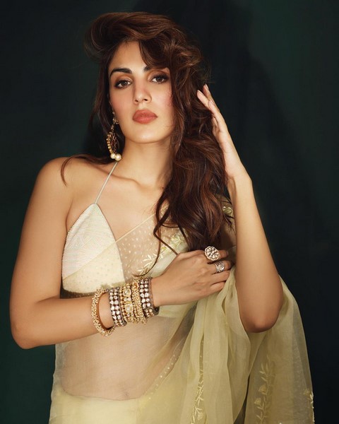 Rhea chakraborty is mind blowing in a knife like look-Indianactress, Rheachakraborty, Telguactress Photos,Spicy Hot Pics,Images,High Resolution WallPapers Download