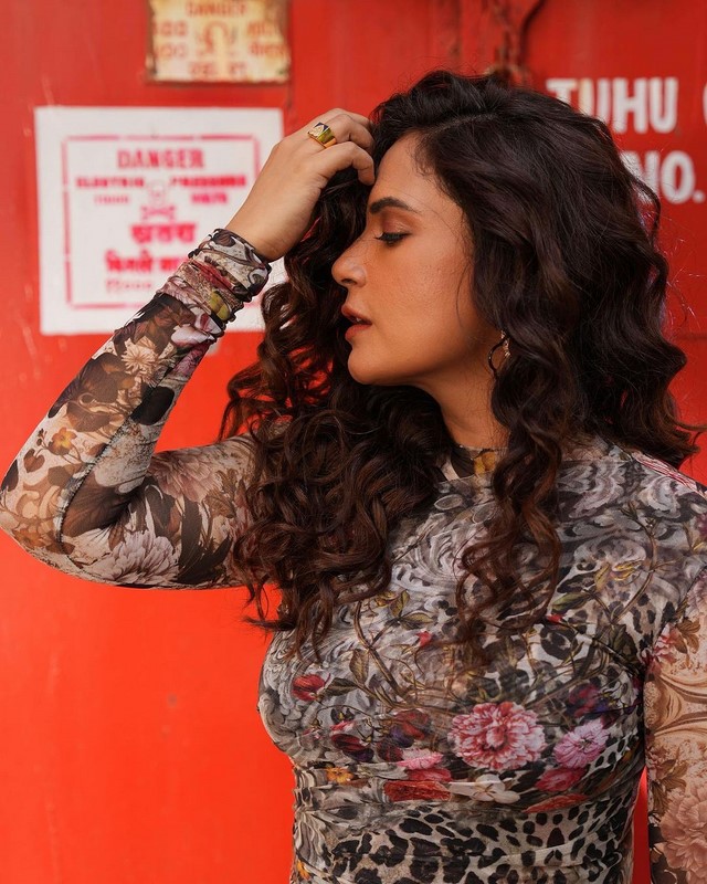 Richa chadha black dress hot images trending in social media-Richa Chadha, Richa Chadha Hd, Richachadha Photos,Spicy Hot Pics,Images,High Resolution WallPapers Download