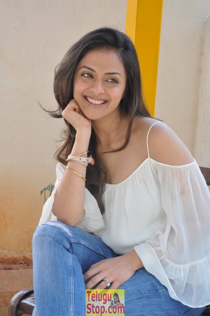 Richa pallod pics- Photos,Spicy Hot Pics,Images,High Resolution WallPapers Download