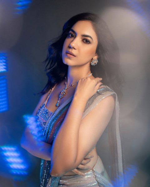 Ritu varma is entertaining showing off her beauty-Actressmegha, Brother, Jothejotheyali, Megha Shetty, Meghashetty Photos,Spicy Hot Pics,Images,High Resolution WallPapers Download