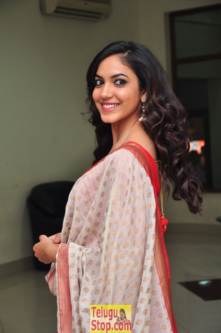 Ritu varma stills- Photos,Spicy Hot Pics,Images,High Resolution WallPapers Download