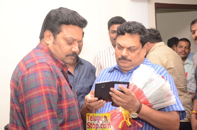 Saikumar birthday celabrations with chuttalabbai team- Photos,Spicy Hot Pics,Images,High Resolution WallPapers Download