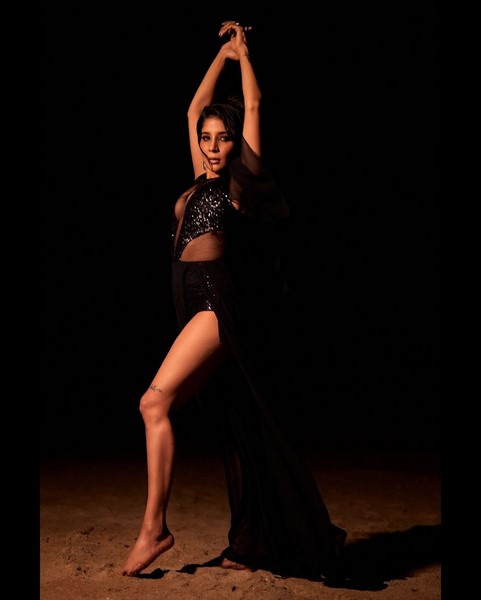 Sakshi agarwal is captivating with her intoxicating beauty-Actresssakshi, Biggboss, Sakshi Agarwal, Sakshiagarwal Photos,Spicy Hot Pics,Images,High Resolution WallPapers Download