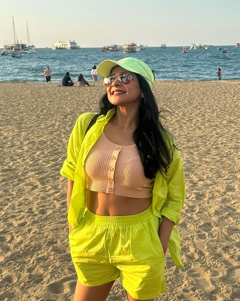 Sakshi agarwal latest stunning images in beach-Actresssakshi, Biggboss, Sakshi Agarwal, Sakshiagarwal, Sakshi Aggarwal Photos,Spicy Hot Pics,Images,High Resolution WallPapers Download