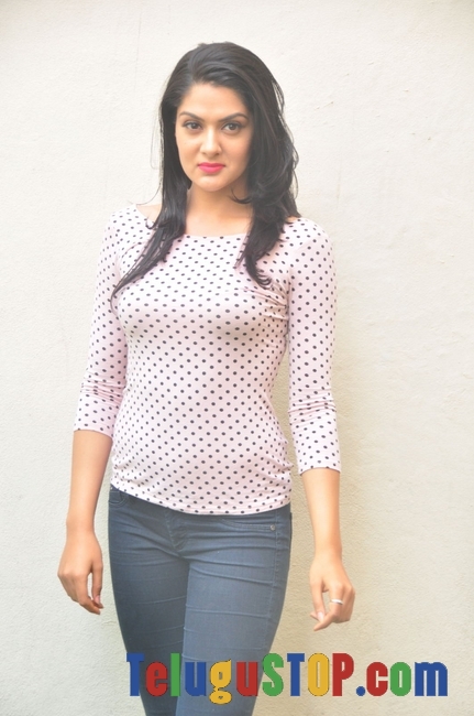 Sakshi chowdary new stills 2- Photos,Spicy Hot Pics,Images,High Resolution WallPapers Download