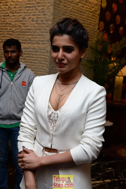 Samantha new stills 8- Photos,Spicy Hot Pics,Images,High Resolution WallPapers Download