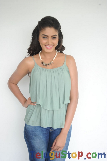 Sana makbul stills- Photos,Spicy Hot Pics,Images,High Resolution WallPapers Download