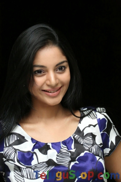 Sanam shetty stills- Photos,Spicy Hot Pics,Images,High Resolution WallPapers Download