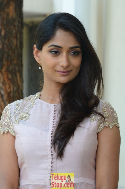 Sandhya raju stills- Photos,Spicy Hot Pics,Images,High Resolution WallPapers Download