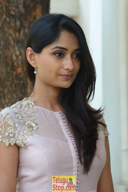 Sandhya raju stills- Photos,Spicy Hot Pics,Images,High Resolution WallPapers Download